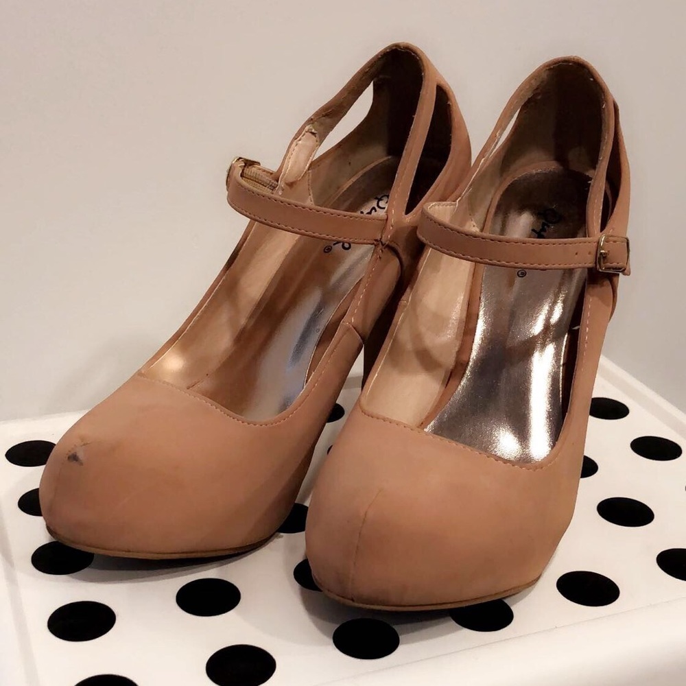 Nude Mary Jane Pumps